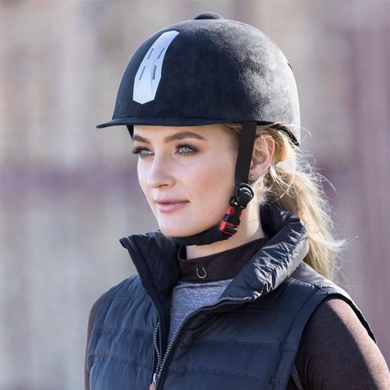 HORSE HELMETS, AIR-BREEDING MEN AND WOMEN, EQUIPPED WITH RIF-FLOATED HORSEBACK PROTECTIONS