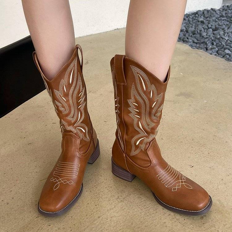 Short boots female spring and autumn single boots female thick heels of western denim boots 2024 embroidery retro mid -tube square Martin boots