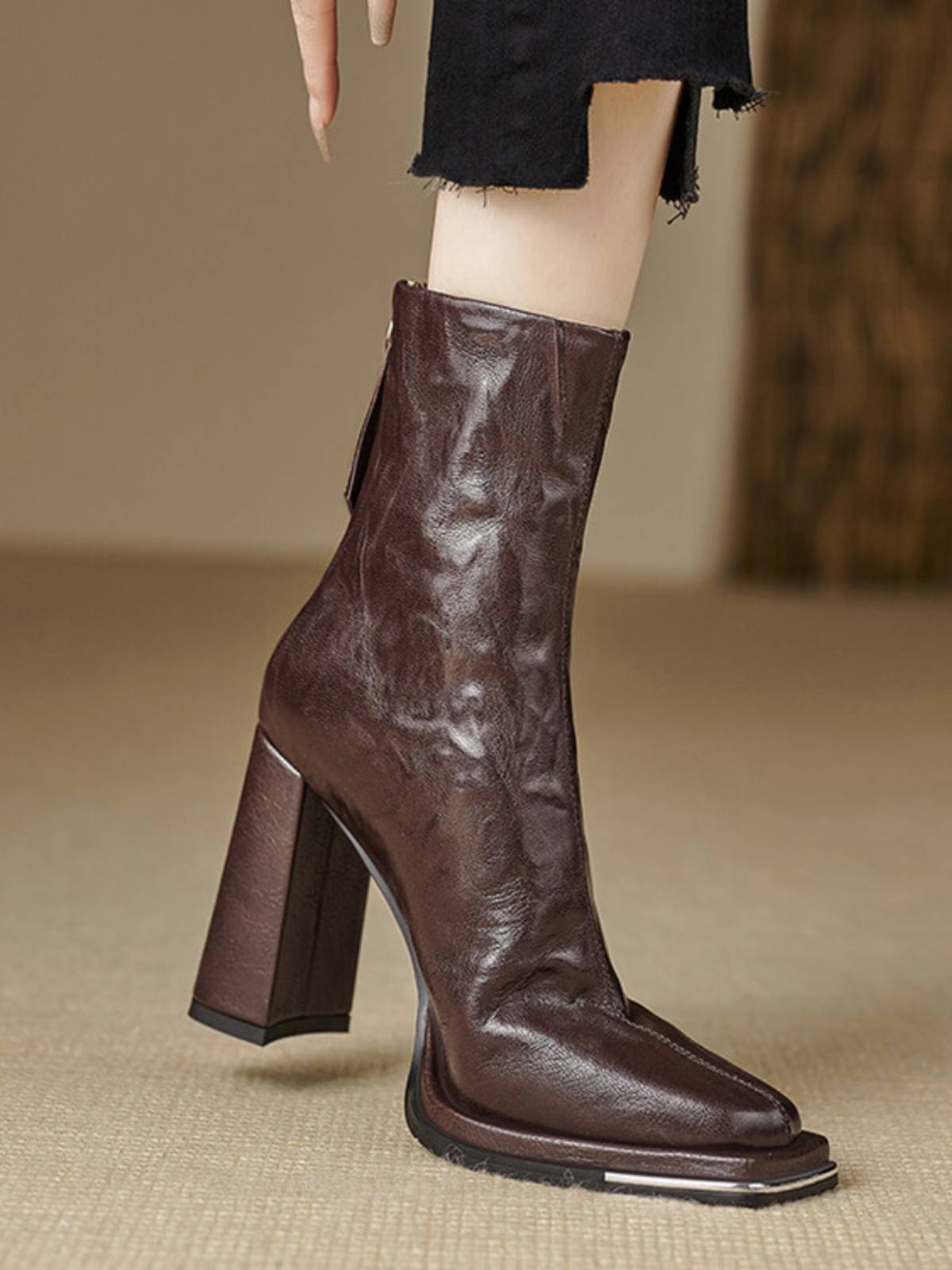 Leather short boots female 2023 autumn and winter new thick heel super high -heeled shoes French retro temperament single boots Martin boots