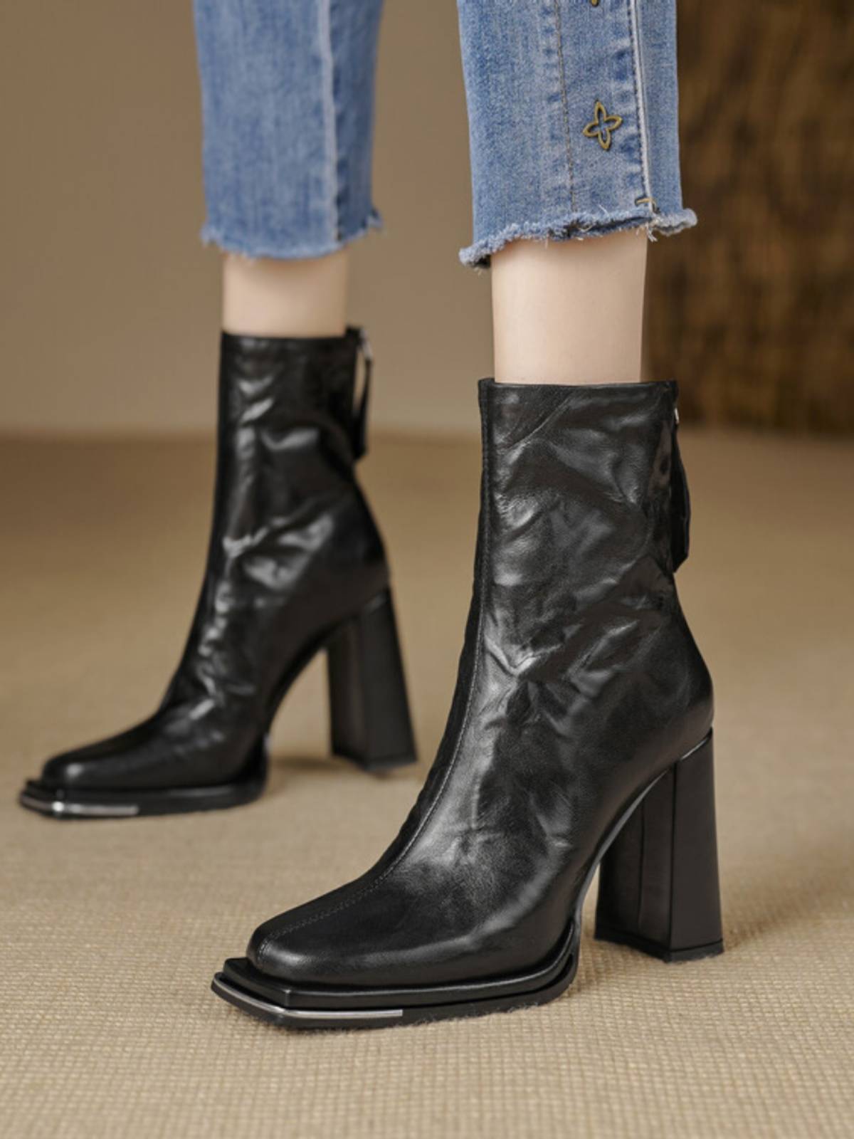 Leather short boots female 2023 autumn and winter new thick heel super high -heeled shoes French retro temperament single boots Martin boots