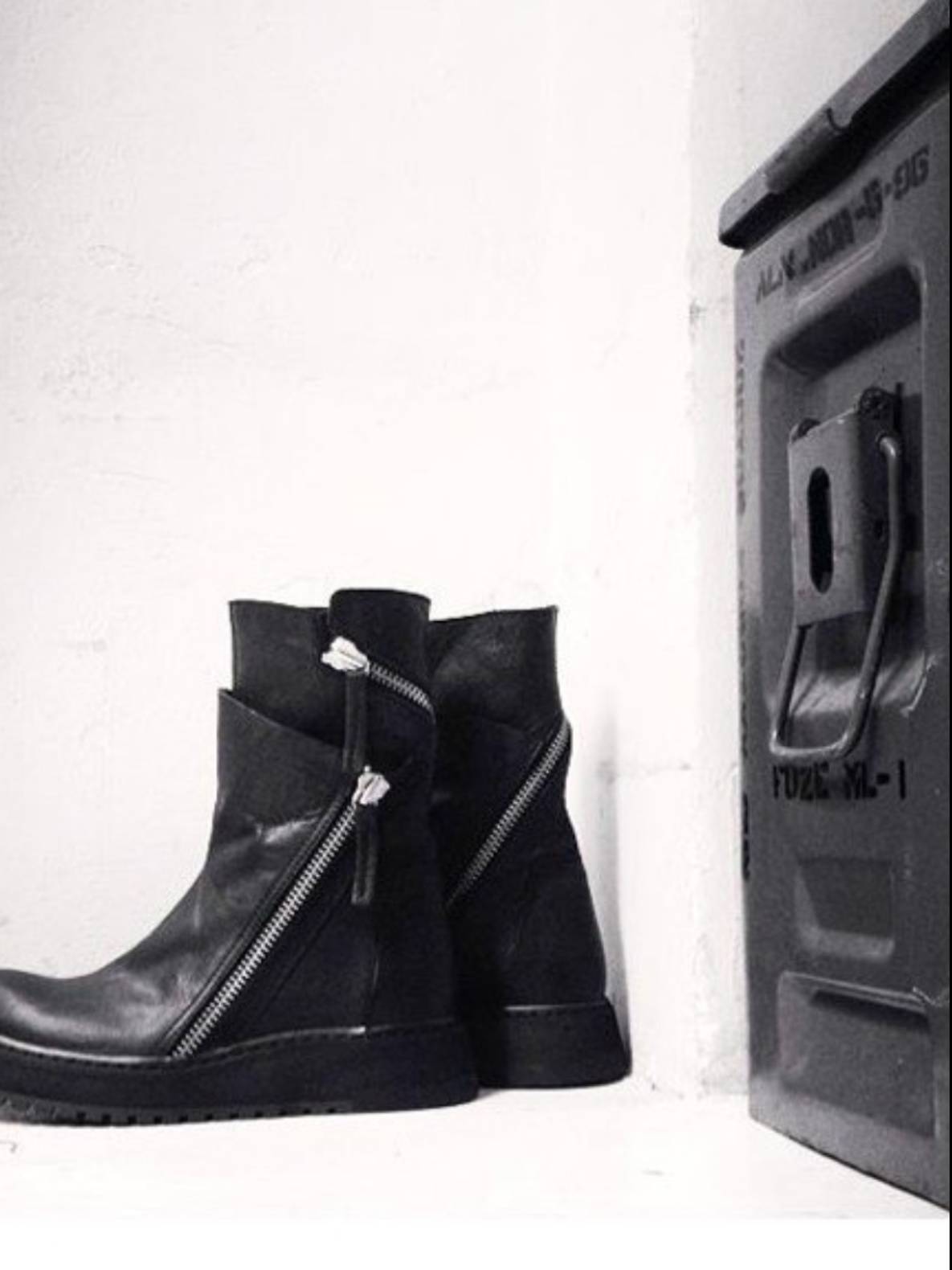 Men's boots, Korean version of the trendy Martin boots men's leather boots in winter warm stools, leather boots of leather boots