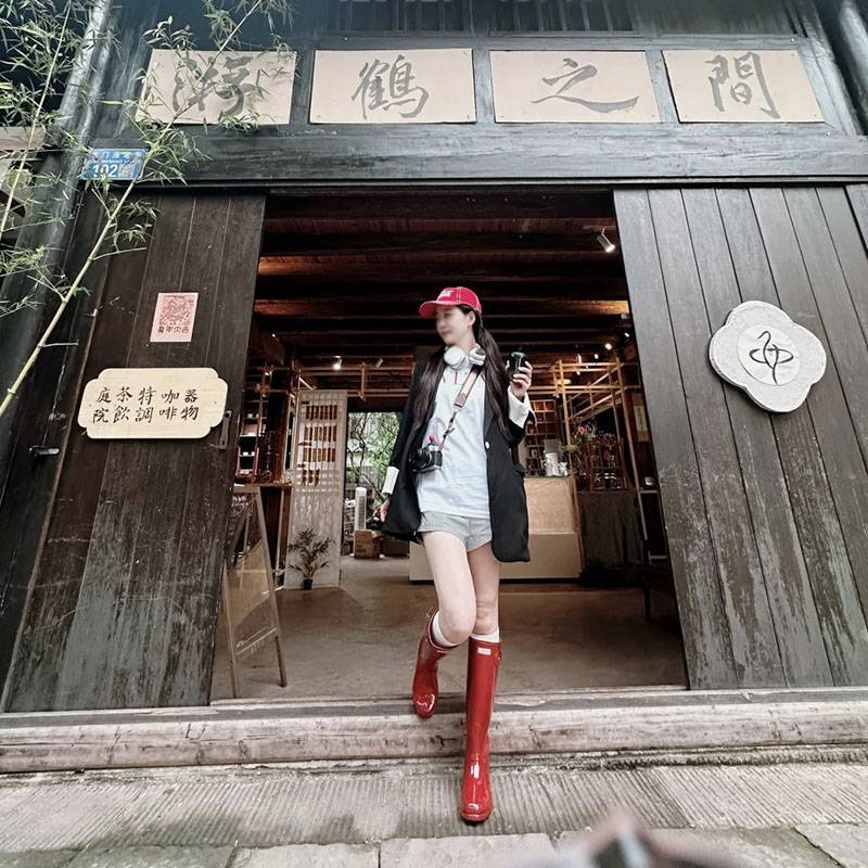 Yi Mengling Same Rain Sheng Women's Cavaliers Towel Boot 2024 Autumn and Winter New Winter Piece Waterproof Anti -slip Rain Boot Red