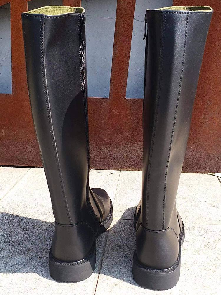 The horse boots high-hubs for the captain's troupe