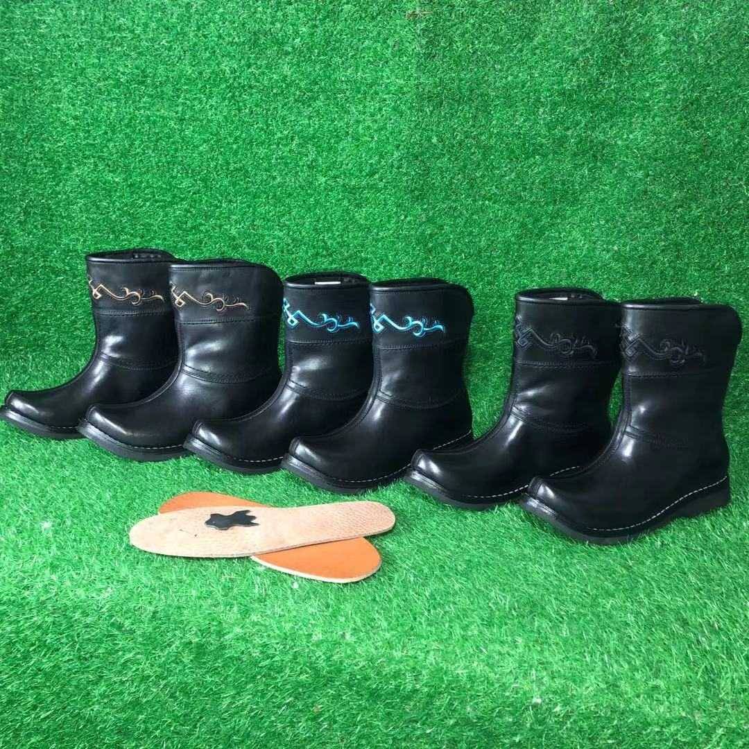 ♪ The hawk imports the head of a cow with the front of Martin's boots ♪