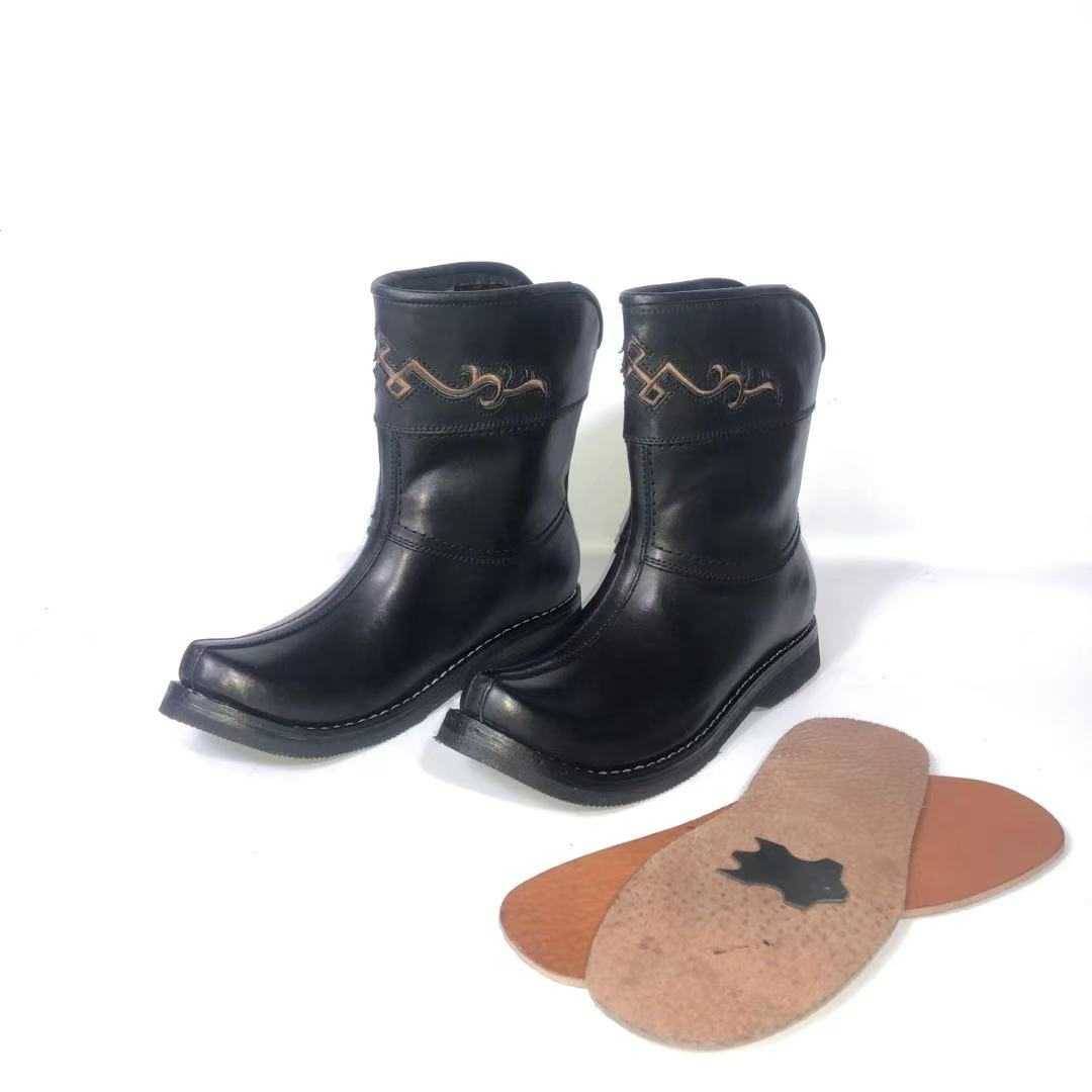 ♪ The hawk imports the head of a cow with the front of Martin's boots ♪