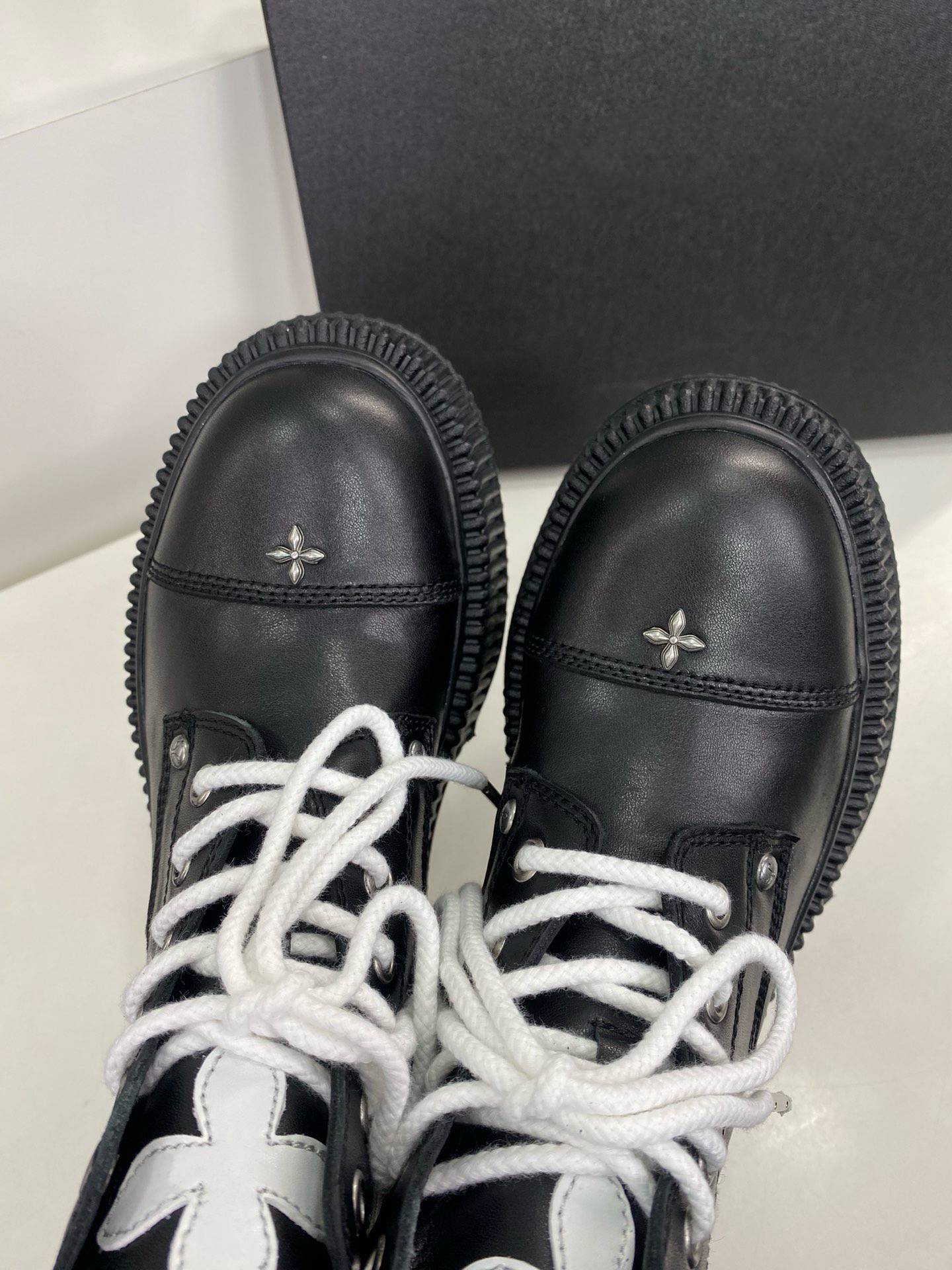 SMFKK Martin Boots Bester Cross Flower Boot Boots Desert Boots Riveted Cowhide Locomotive Boots thick sole boots