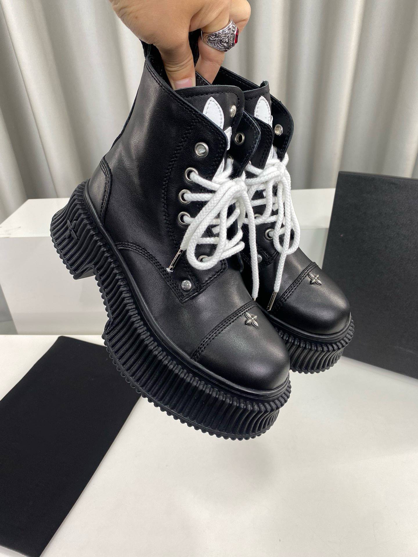 SMFKK Martin Boots Bester Cross Flower Boot Boots Desert Boots Riveted Cowhide Locomotive Boots thick sole boots