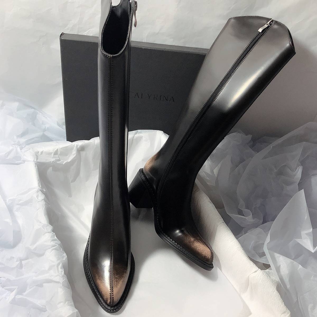 Senyuhai Lane retro beautiful boots ~ Simple rubbing pointed high -headed high -heeled high -heeled V zipper thin boots!