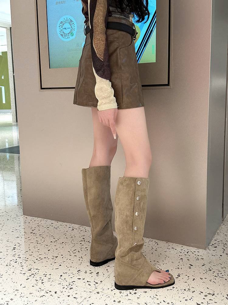 A new 2024 in a toe-toe boot