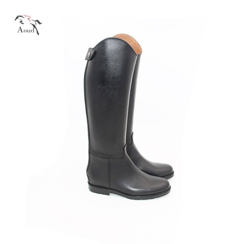 A horse-and-cow-skin knight and a horse-shoe-shoe-shoe-shoe-shoe-shoe-shoe-shoe-shoe-shoe-shoe