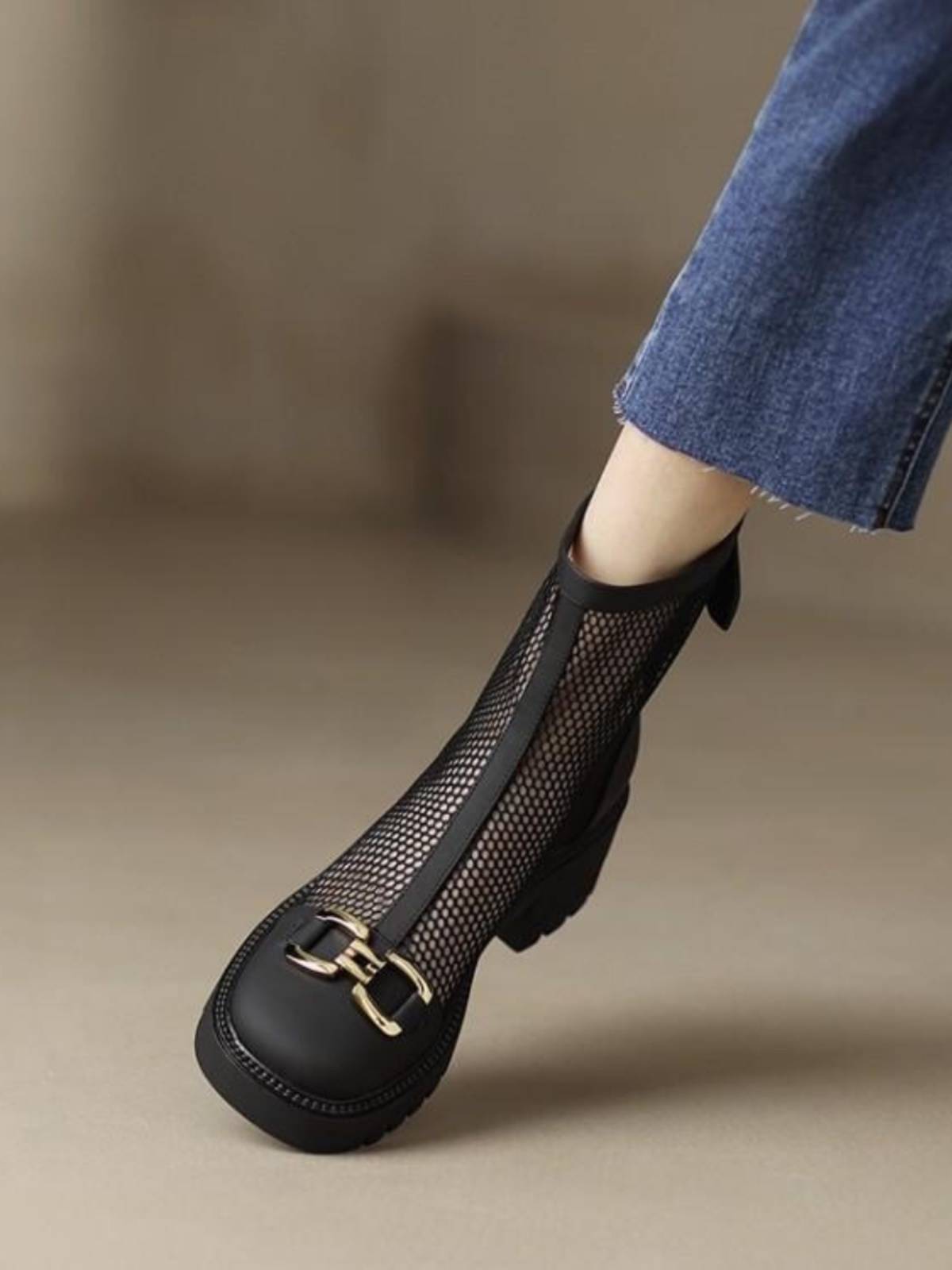 Guidi Fame leaves follow new mothers