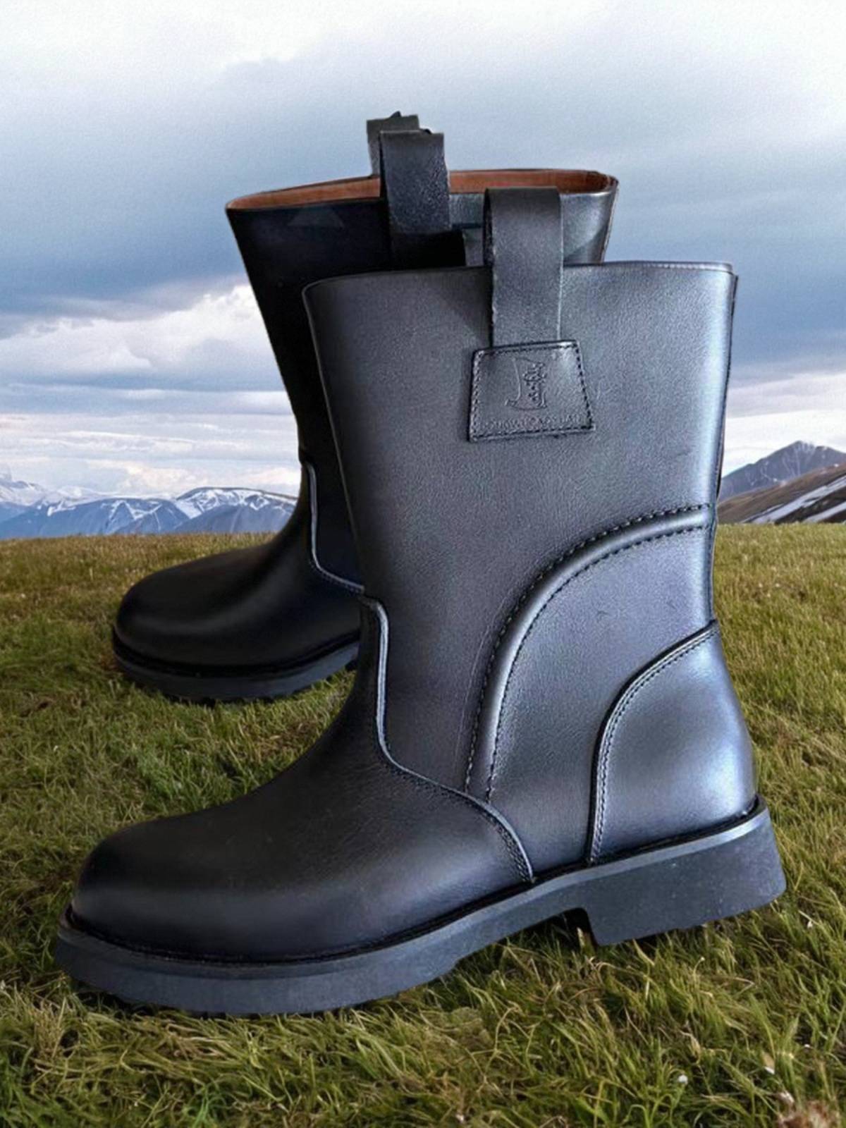 Mongolia's new man with a single boot, Martin's boot, cowboy boots, cowboy boots