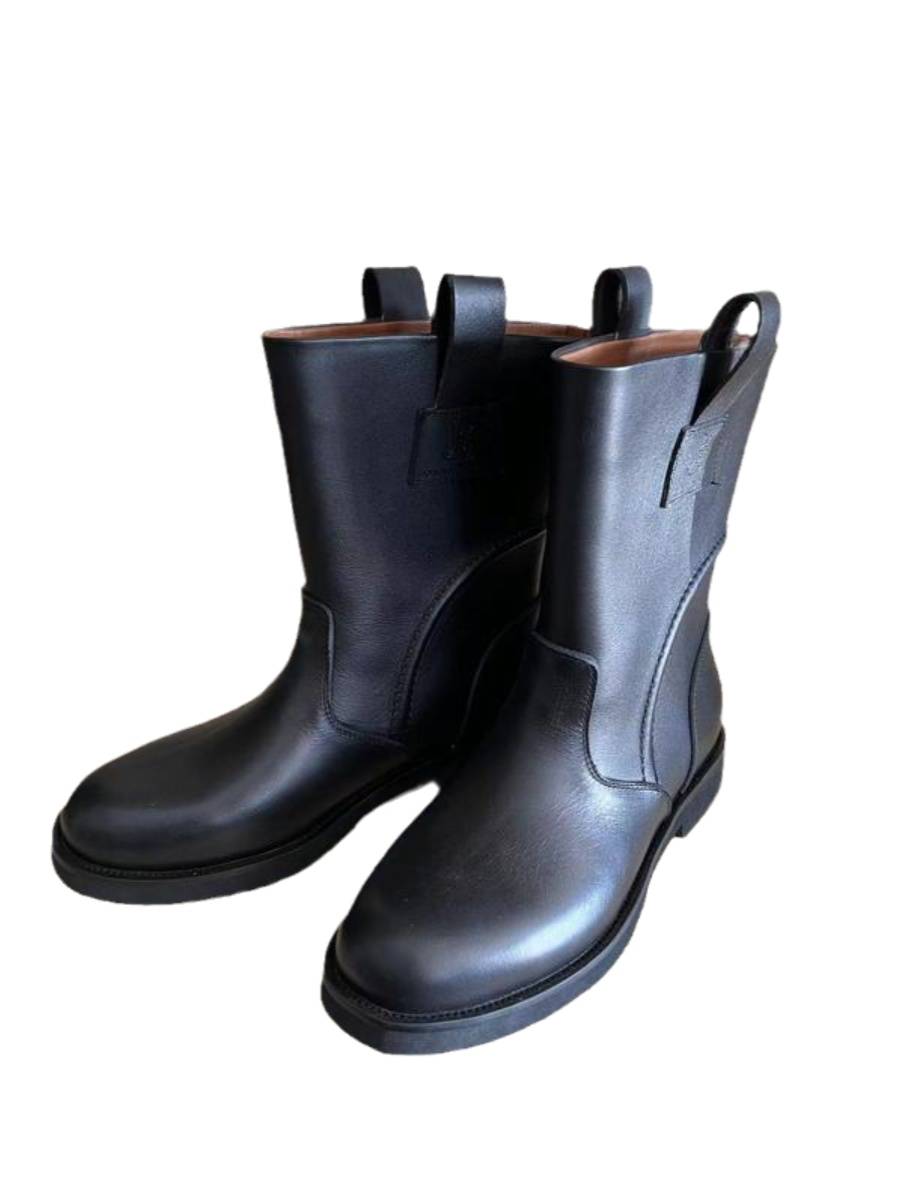 Mongolia's new man with a single boot, Martin's boot, cowboy boots, cowboy boots