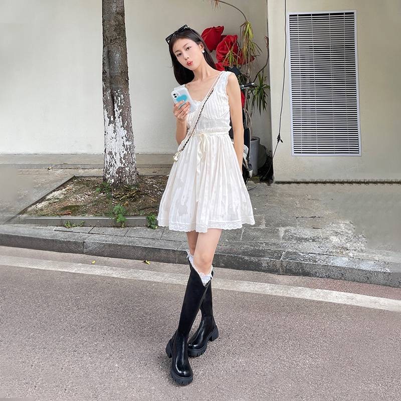Small long boots female 2024 new internal boots, but knee 9cm thick bottom black V mouth knight boots