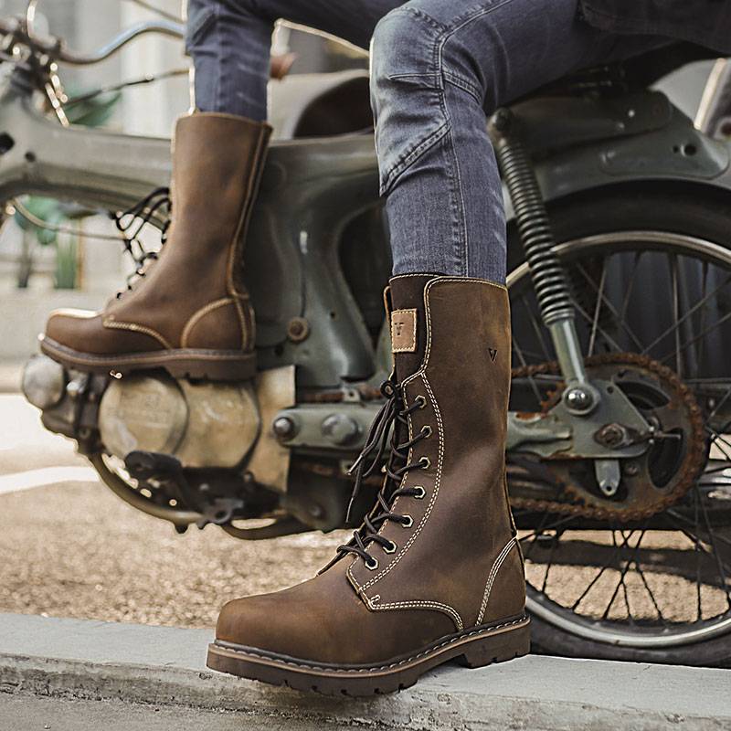 The Martin Boots Boys rides the bikes, the knights' boots, the Young-Lun boots, the retrogs