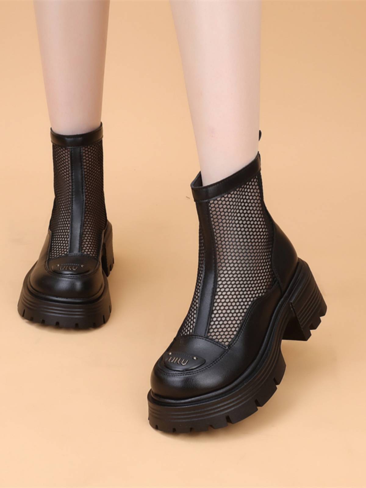 Glip -leather Martin Boots Female Summer 2024 New Hollow Garfrains Boot Boots Thin breathable mesh cold short boots