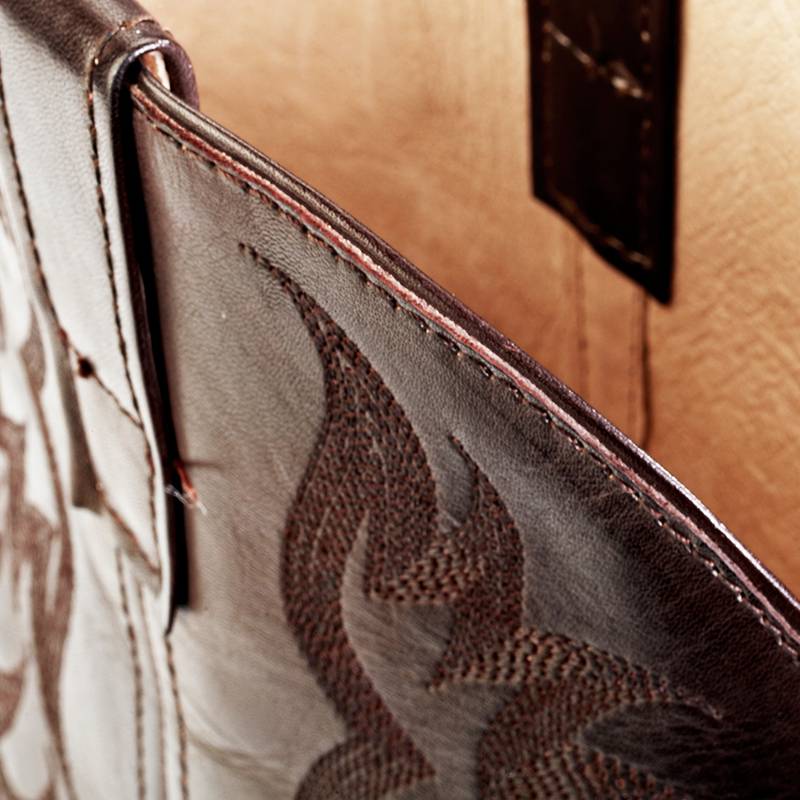 Dundee specializes in ox-skin horse boots for hand-made western cowboy boots, man and woman