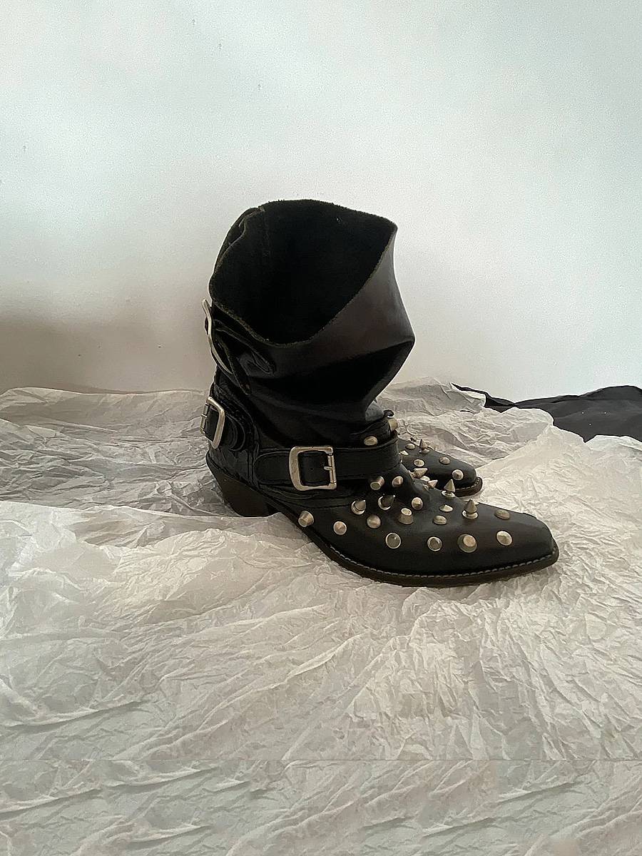 Punk street Chelsea short boots 2024 new pointed sleeve women's rough metal buckle Martin boots