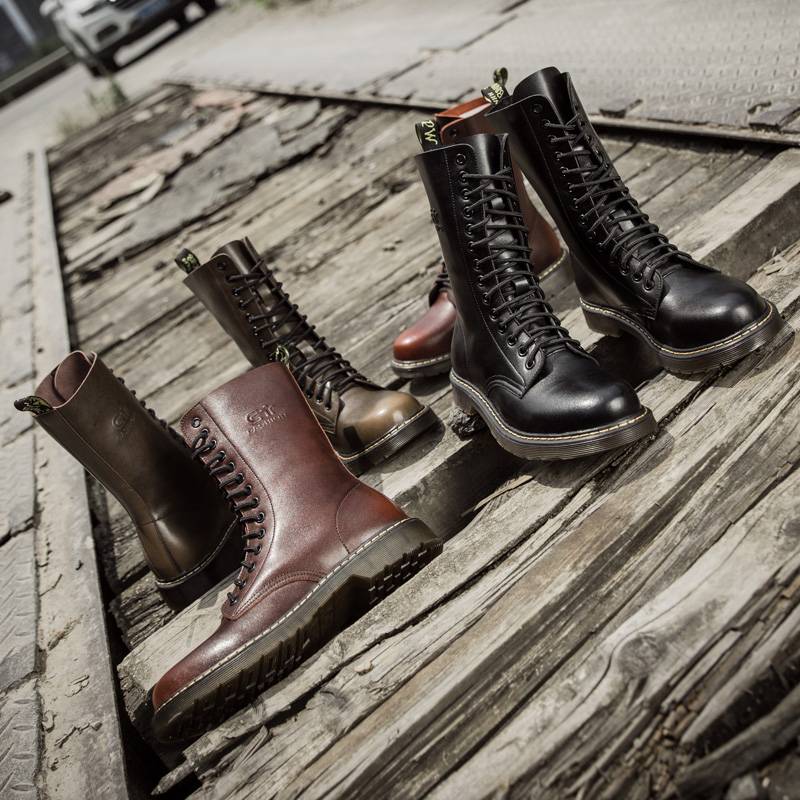 Martin Boots Man, the Englishman's leather boots, the black man on foot, the man on foot