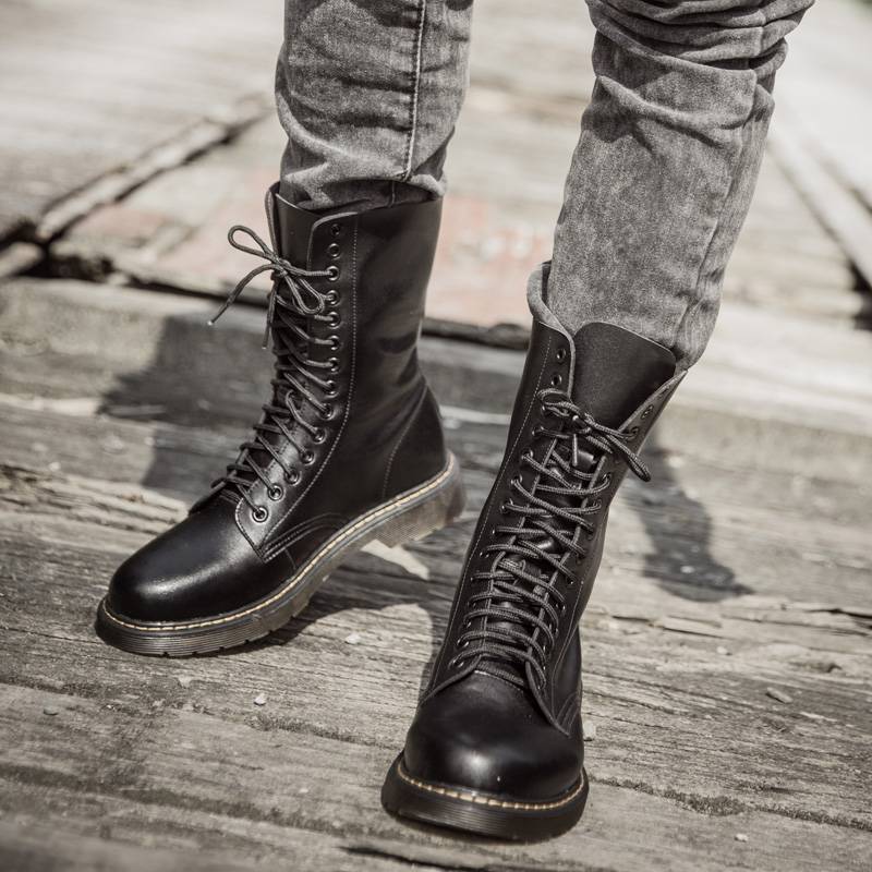 Martin Boots Man, the Englishman's leather boots, the black man on foot, the man on foot