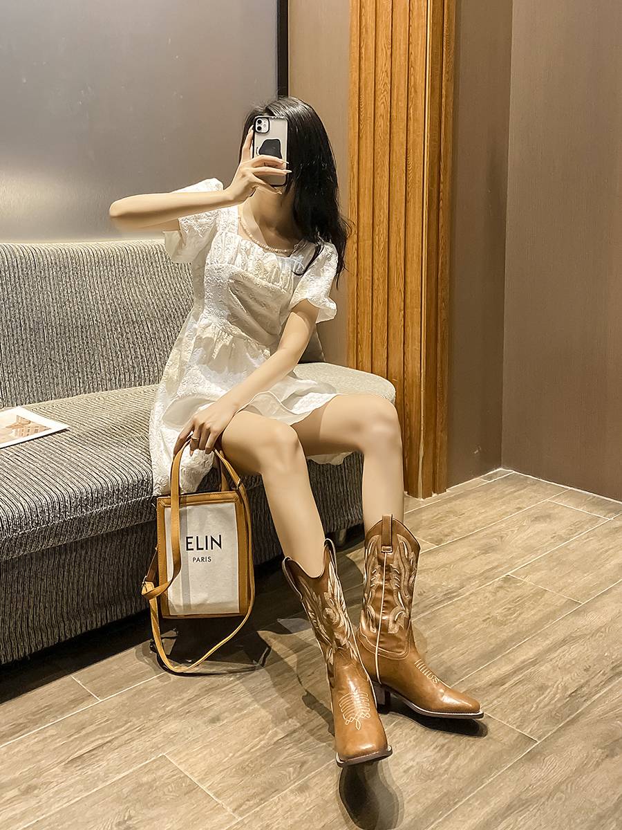 He Sui Same Western denim boots children leather embroidery knight boots cubic head thick heel retro horse boots middle Vit
