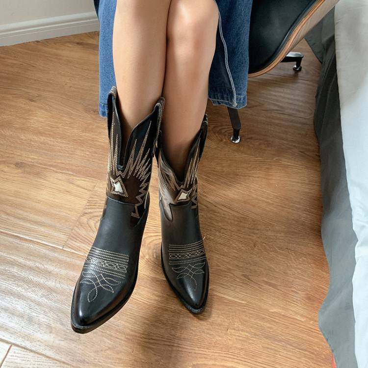 Handsome and fresh ~ Polarot denim boots Female summer new retro embroidery boots leather white short boots