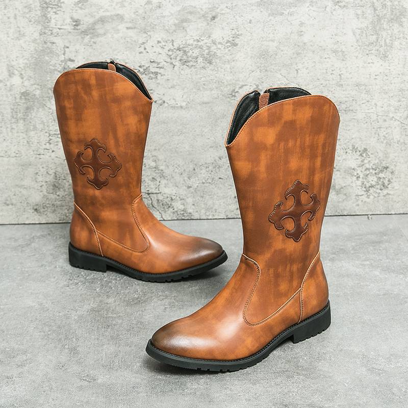 The long barrel of Martin's boots is retro-enronced west cowboys with long knee boots and Mongol boots on horse-skin boots