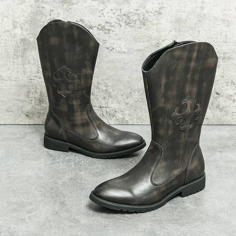 The long barrel of Martin's boots is retro-enronced west cowboys with long knee boots and Mongol boots on horse-skin boots