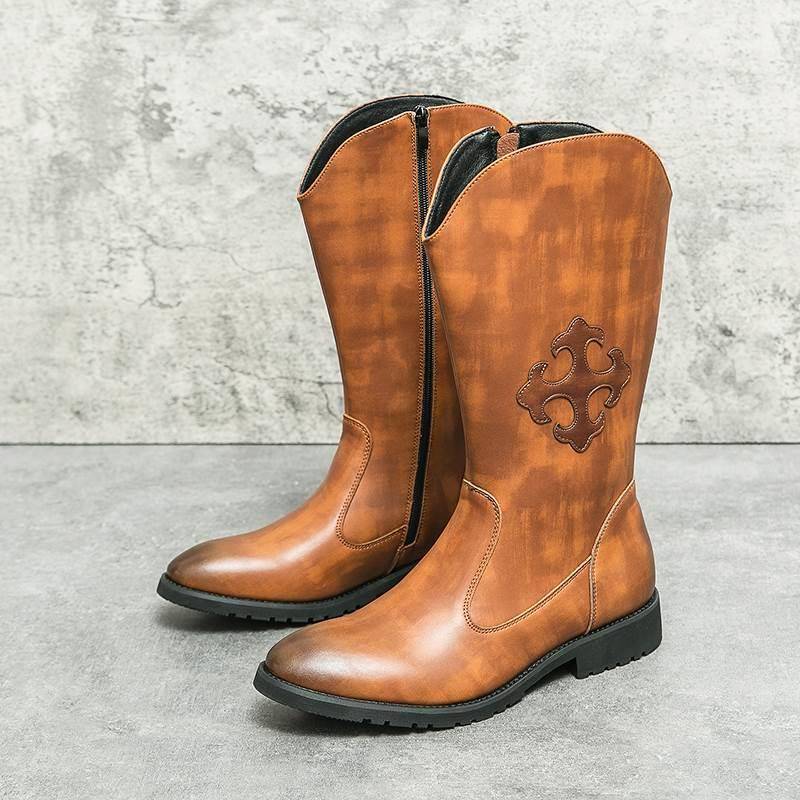 The Western Cowboy rides a high-hulled, long-chained man, a Martin horse-cruiser