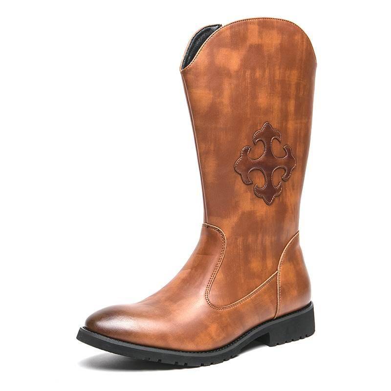The Western Cowboy rides a high-hulled, long-chained man, a Martin horse-cruiser