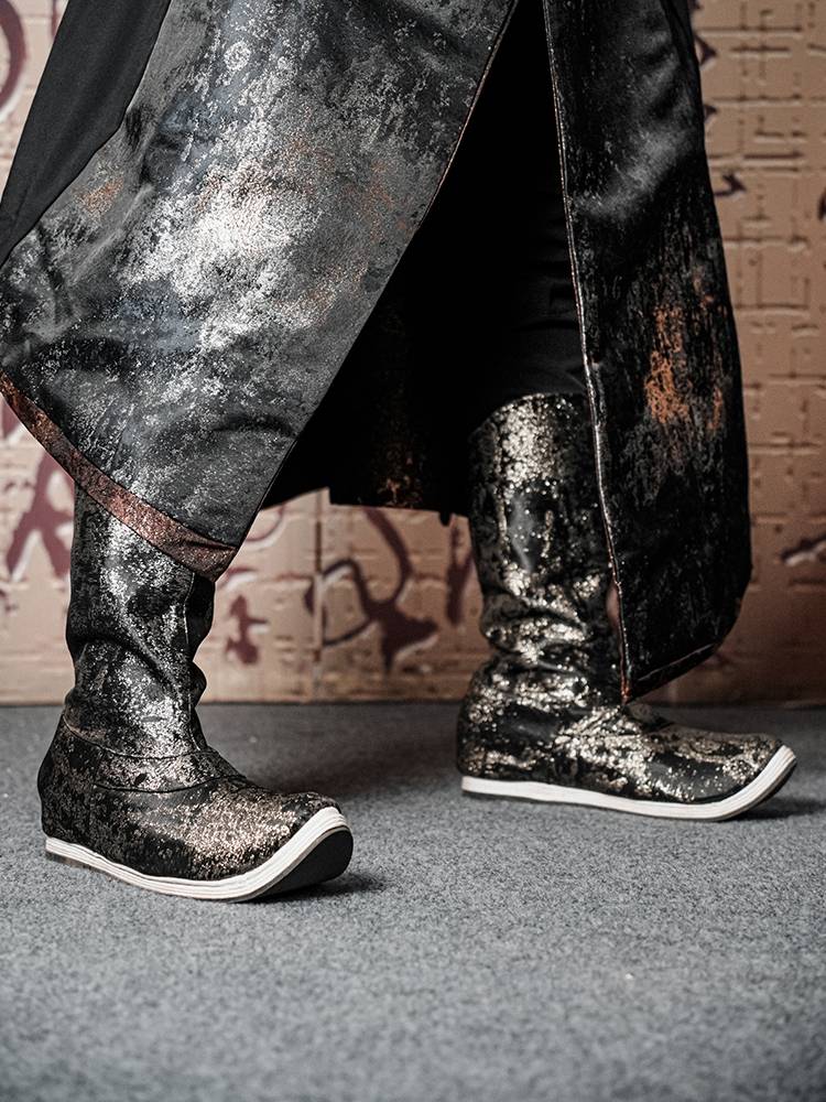 Spring Golden Soap Boot Embroidery Qingfeng Hanfu Shoes Ming System Thousand -layer Costume Shoes Men and Women Internal Growth Turlus Armor