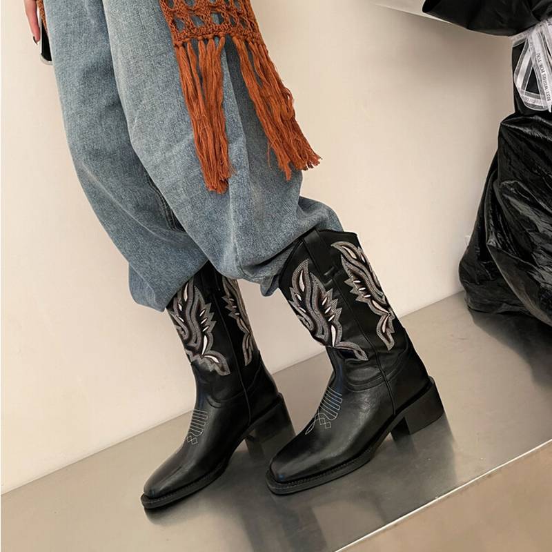 ~ Star Western CDBs V-port embroidered Knight Boots in the boots of fele square heads