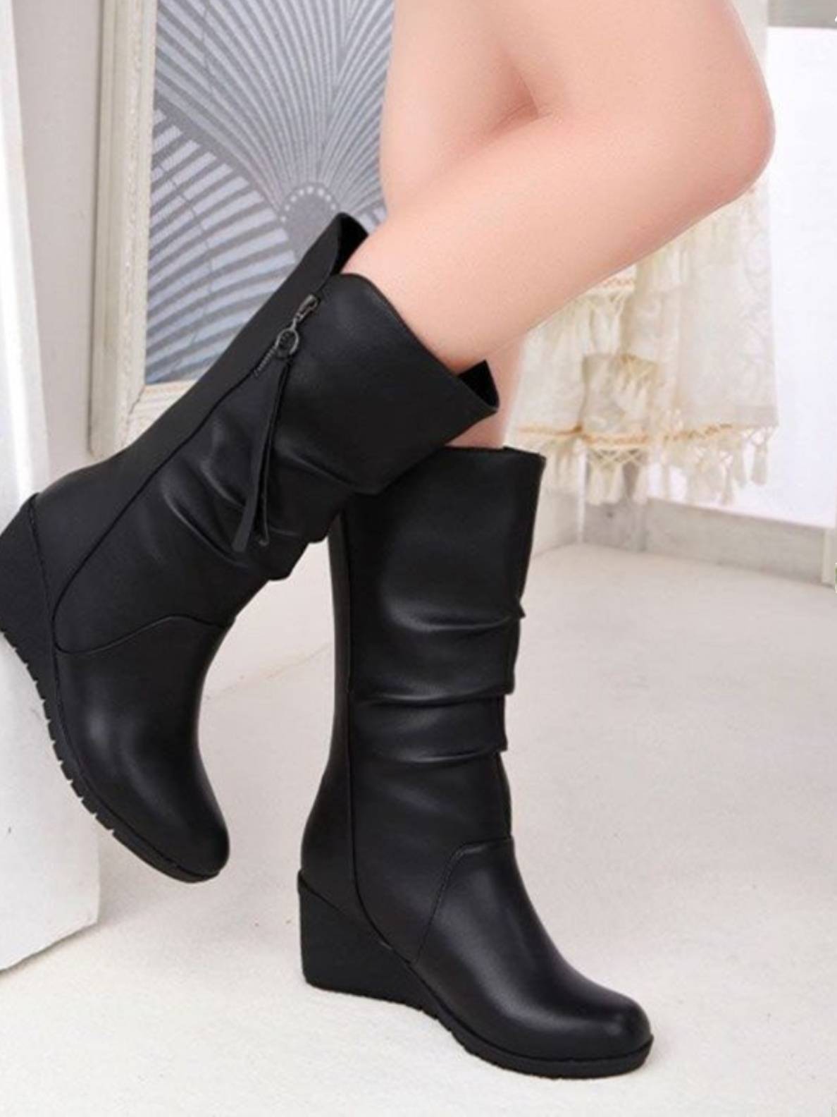 Middle -aged women boots boots plus velvet half barrels of medium heels and leather shoes Mom high -heeled middle boots medium winter