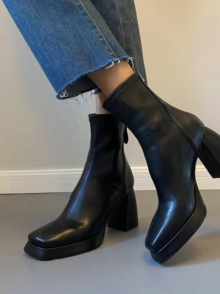 The black bulge, the short boots, the new Autumn and Winter shorts, and Martin's boots, the skinny boots