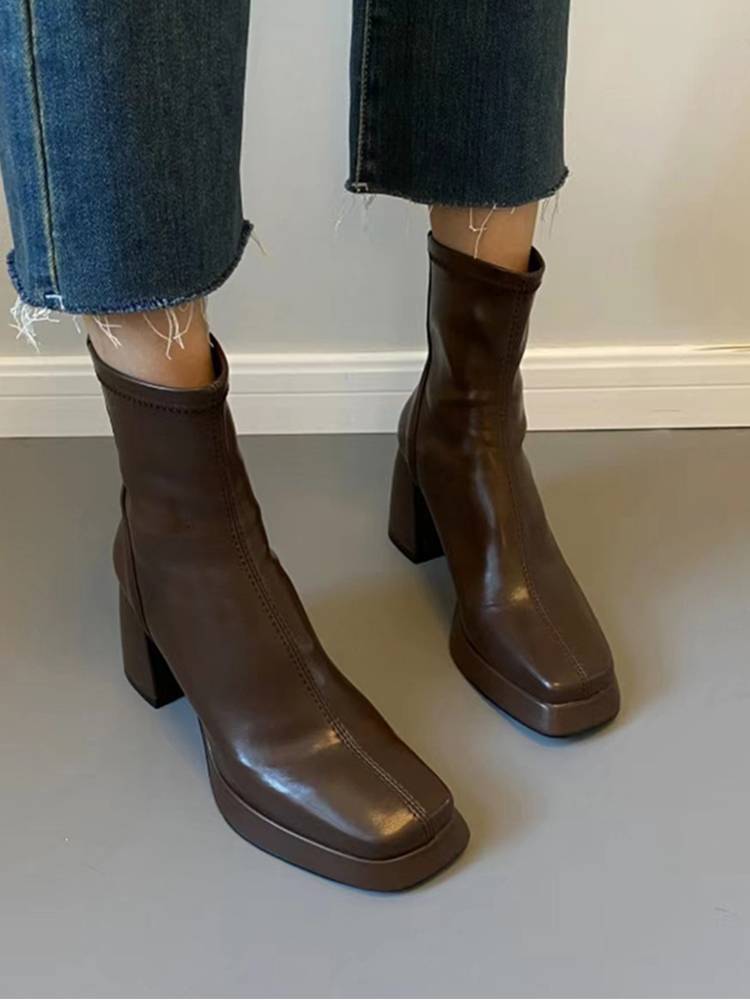 The black bulge, the short boots, the new Autumn and Winter shorts, and Martin's boots, the skinny boots