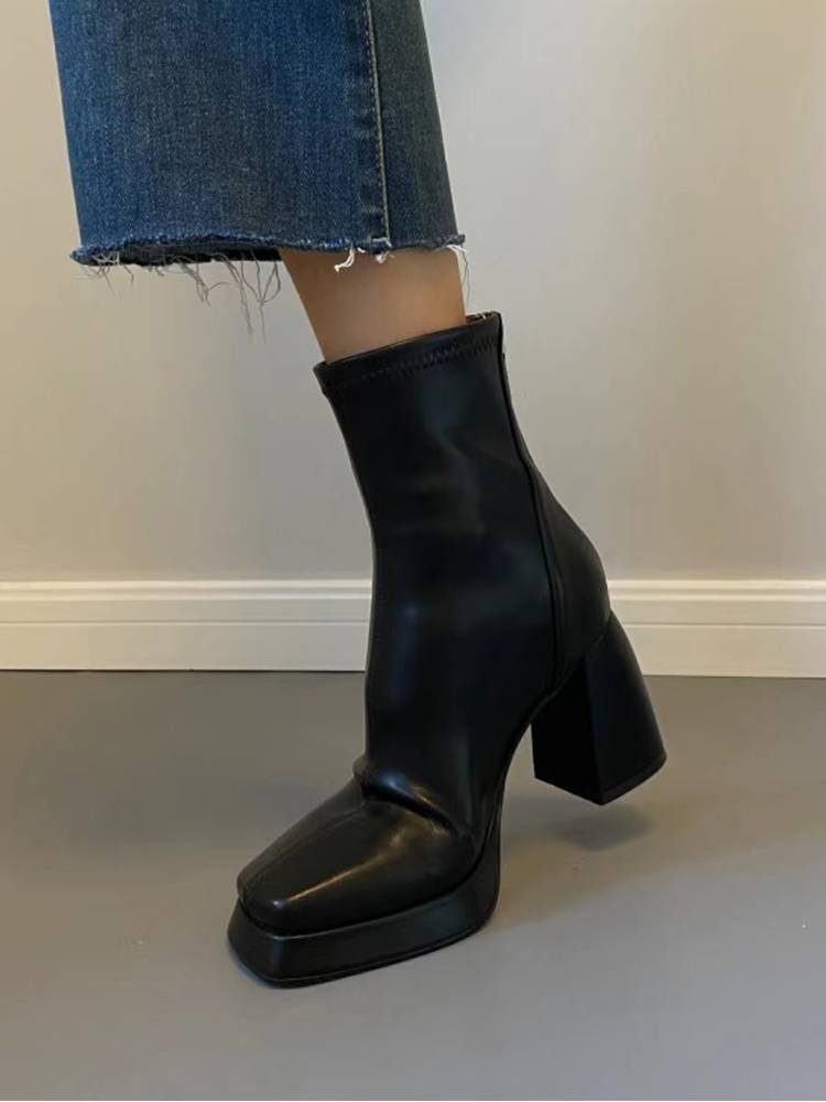 The black bulge, the short boots, the new Autumn and Winter shorts, and Martin's boots, the skinny boots