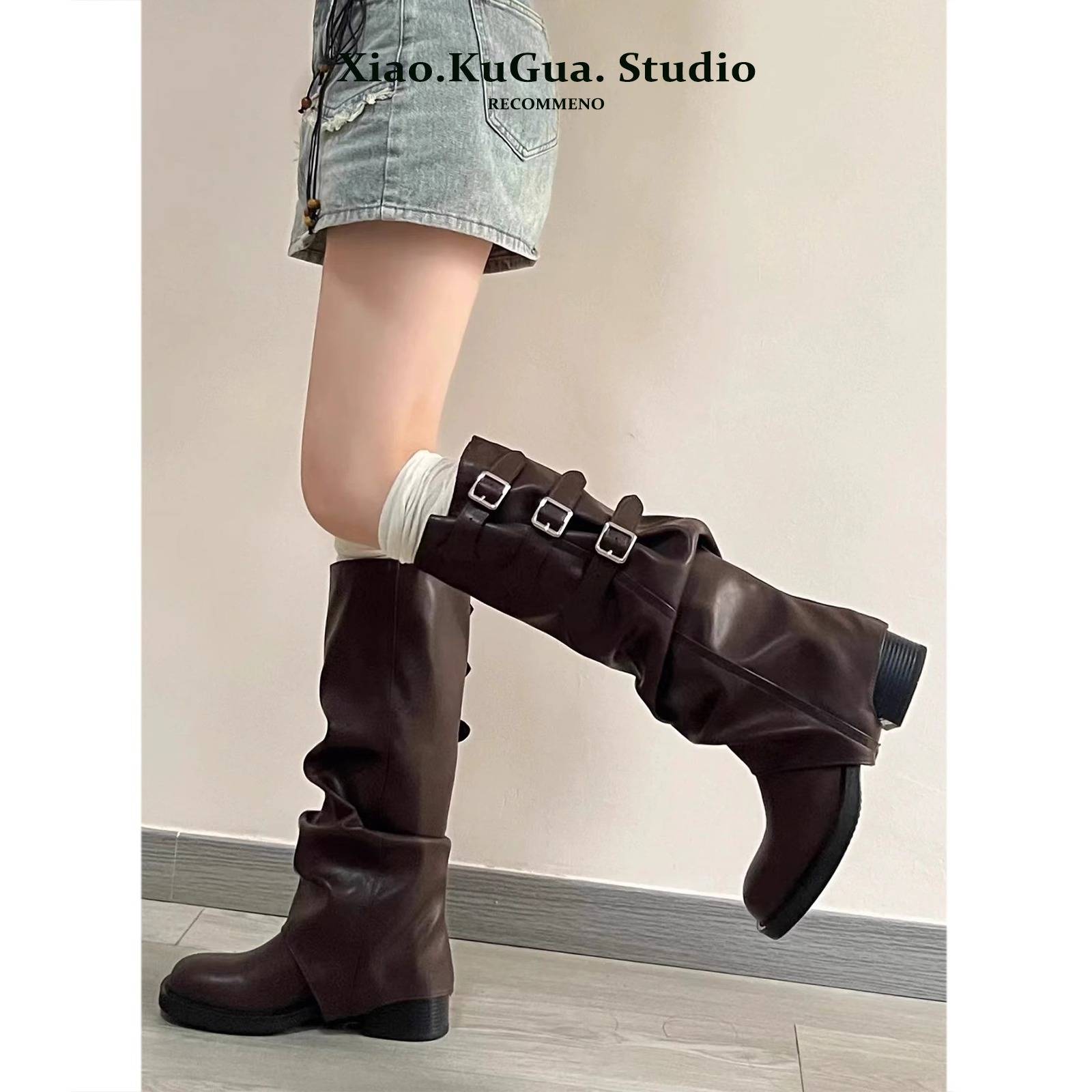A new 2024 for a long-bone boot girl in the summer can take off two pairs of shorts and a small, thick, high-bottom boot