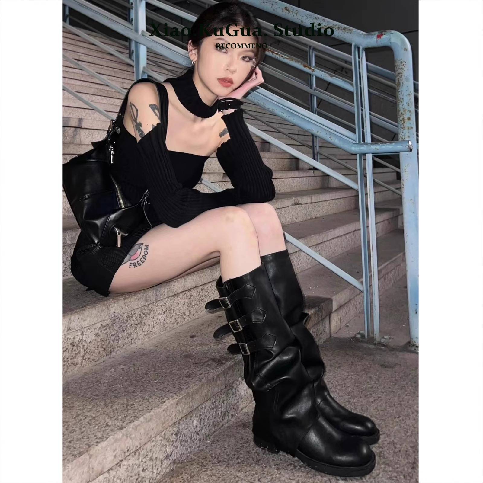 A new 2024 for a long-bone boot girl in the summer can take off two pairs of shorts and a small, thick, high-bottom boot