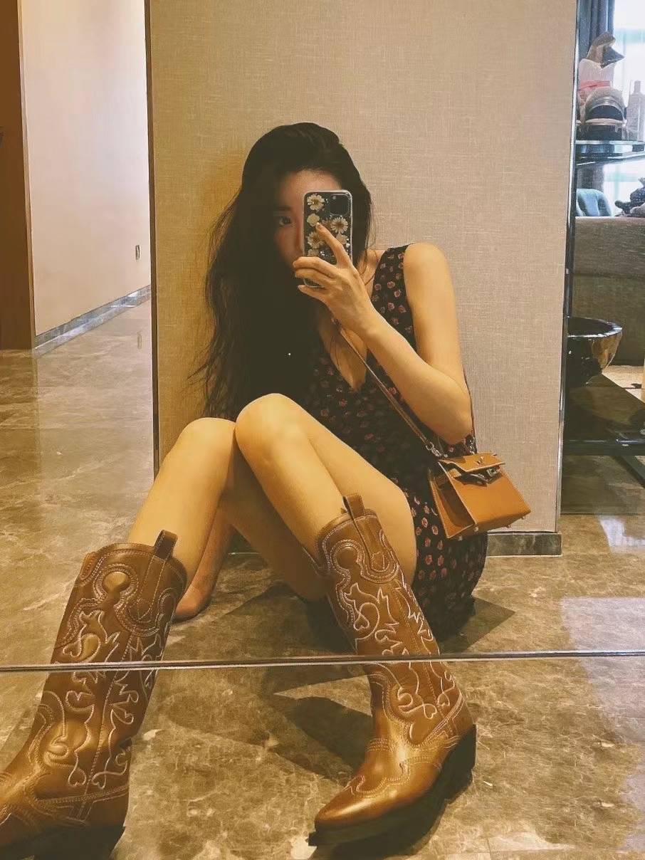 2024 Summer new retro pointed female boots Coarse heel sleeve Knight boots embroidery middle boots western denim boots