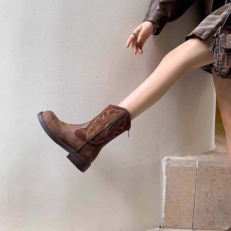 The Deer and Naryn are back in time to embroidered the West U.S. Knight's Boots and Short Boots Martin's Boots for the summer
