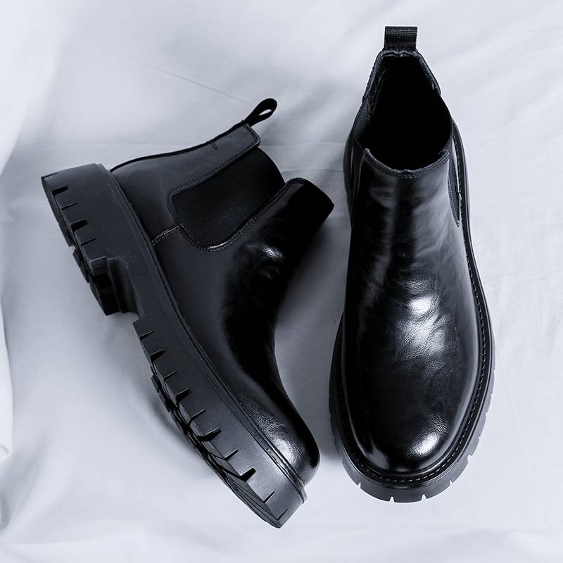 Martin Boots Man's got a nice, short-skinned, short-skinned pair of boots in the summer