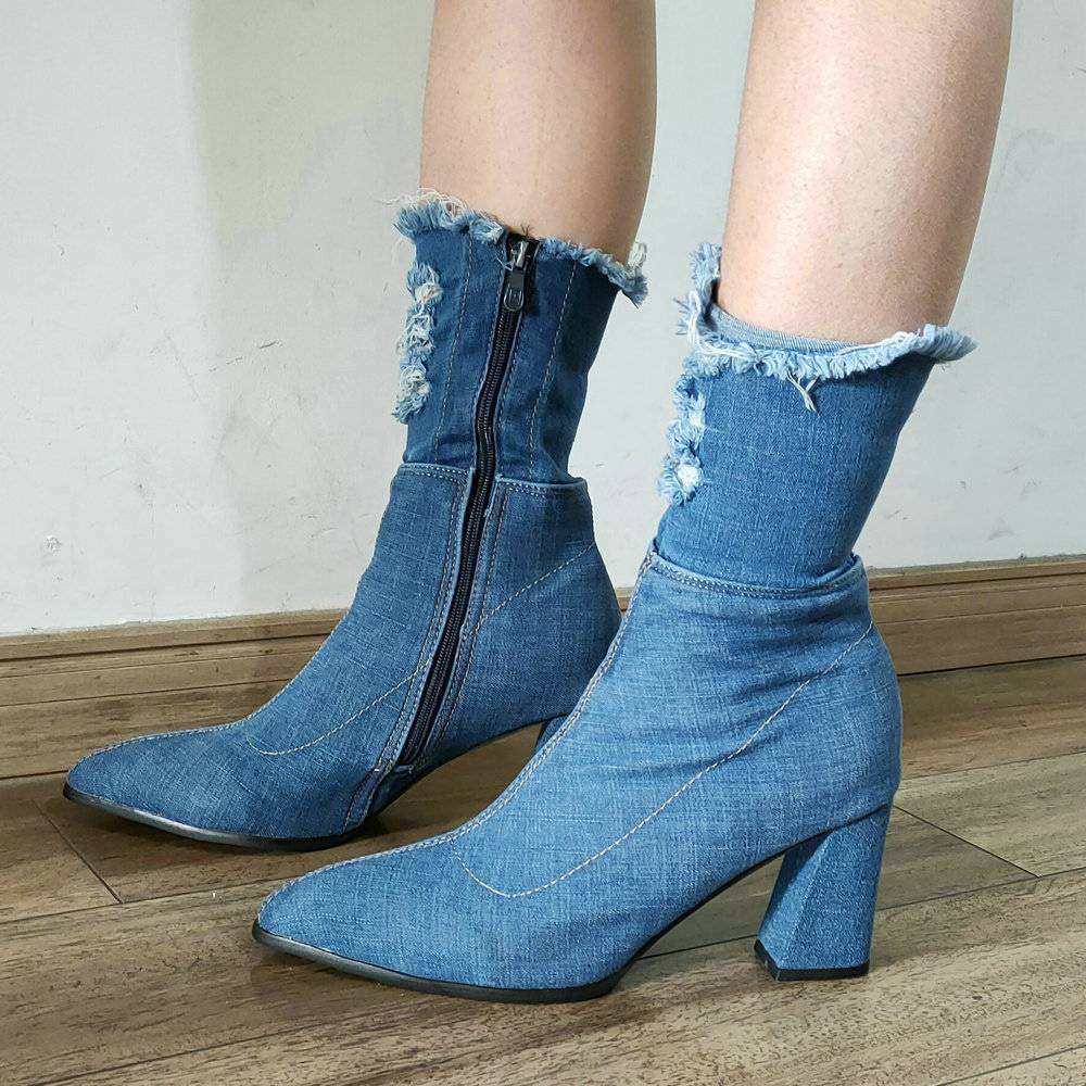 Bare boots across the knee, short boots with short boots and short boots for beggars
