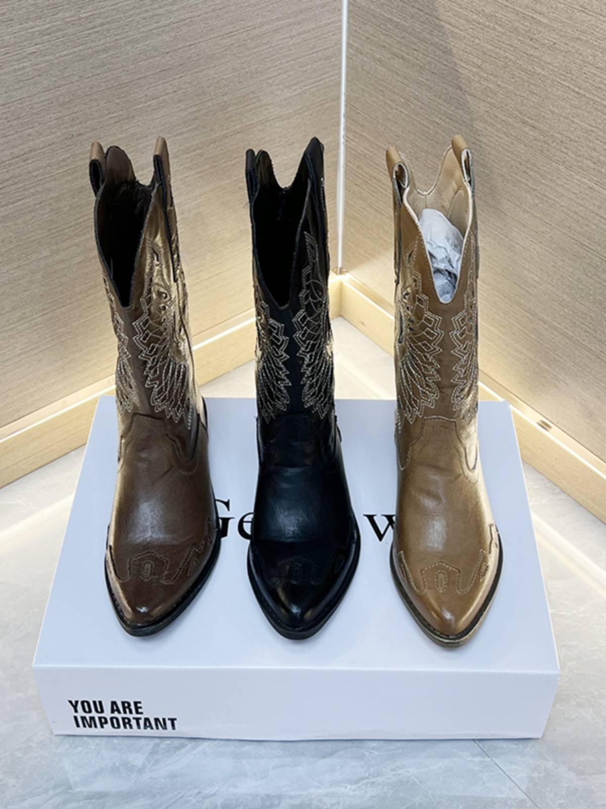 Large size western denim boots European and American retro pointed pointed pointed embroidery set, the middle cylinder knight boots female thick heel Martin boots