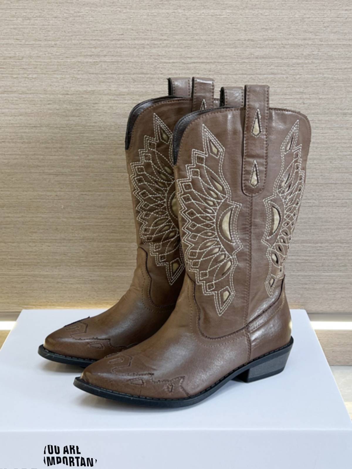 Large size western denim boots European and American retro pointed pointed pointed embroidery set, the middle cylinder knight boots female thick heel Martin boots