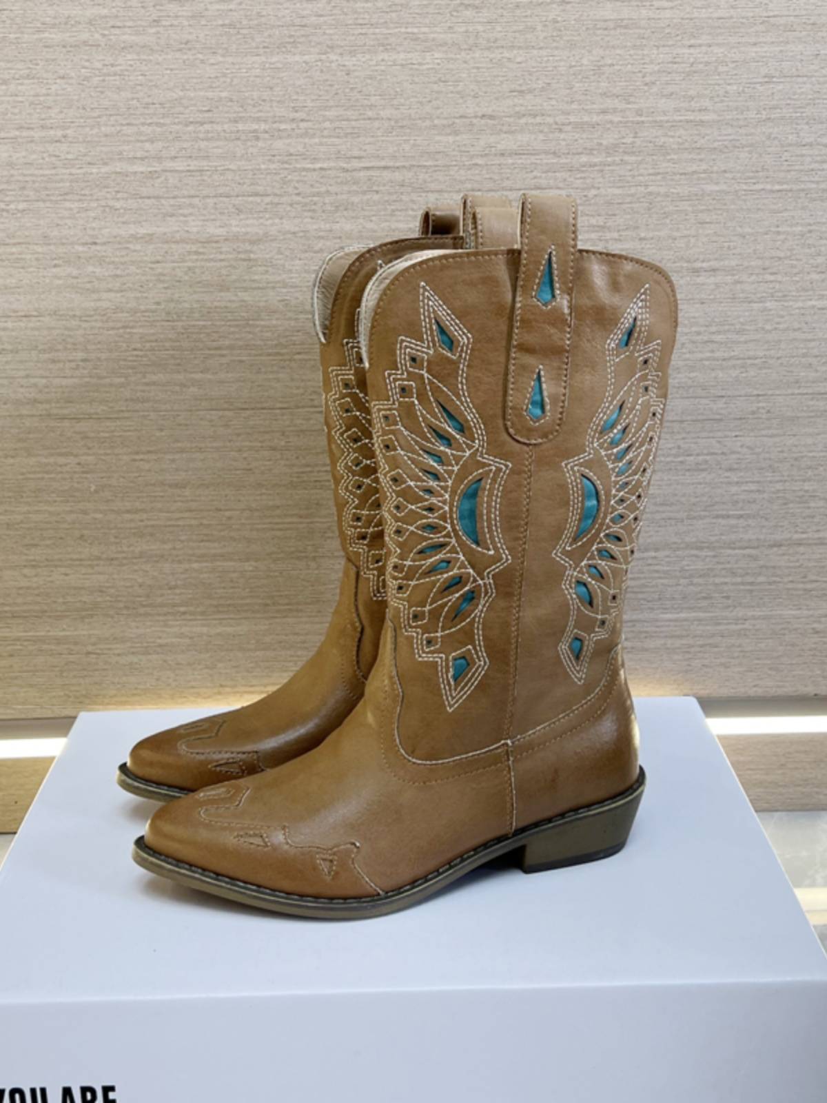 Large size western denim boots European and American retro pointed pointed pointed embroidery set, the middle cylinder knight boots female thick heel Martin boots