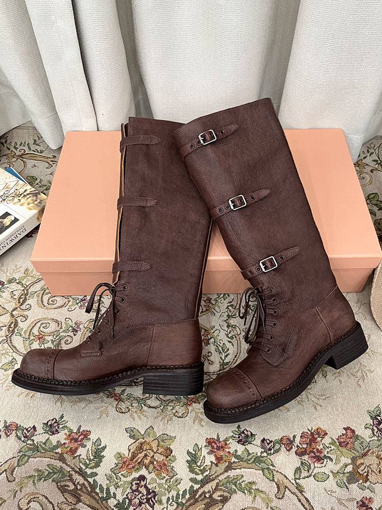 High-skinned western punks with boots and long-skinned knight boots and old new cowboy boots