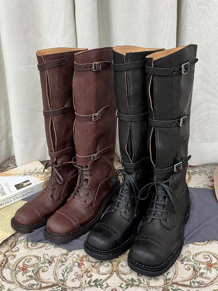 High-skinned western punks with boots and long-skinned knight boots and old new cowboy boots