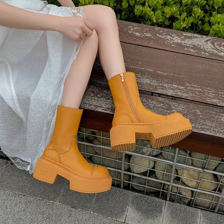 Pretty girl! Cruceous field boots, short-skinned boots
