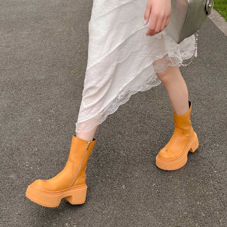 Pretty girl! Cruceous field boots, short-skinned boots