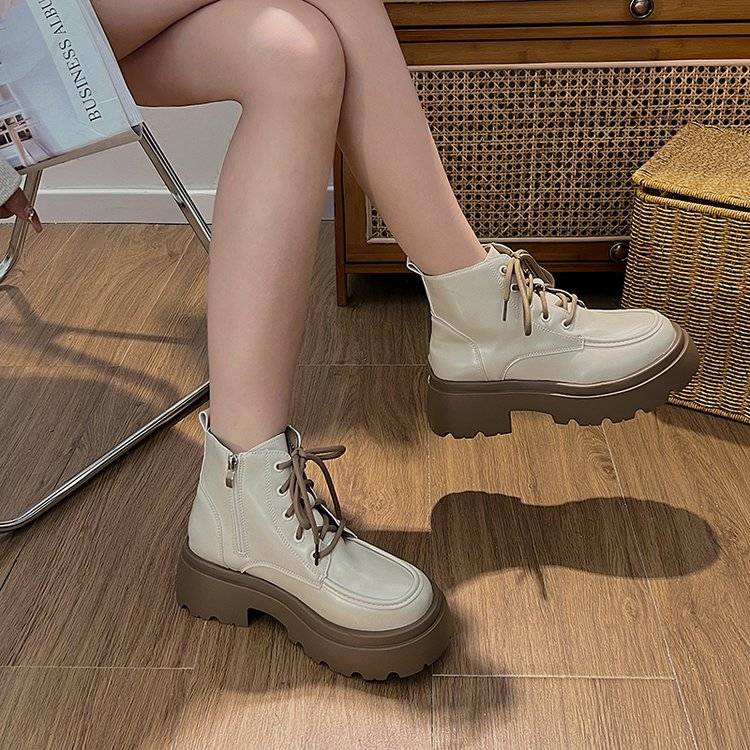 Thick British Wind Martin Boots Female 2024 Autumn and Winter Speed ​​Speed ​​Frontiers Fried Street Shooting Boots Coarse Black Bands Women's Boots